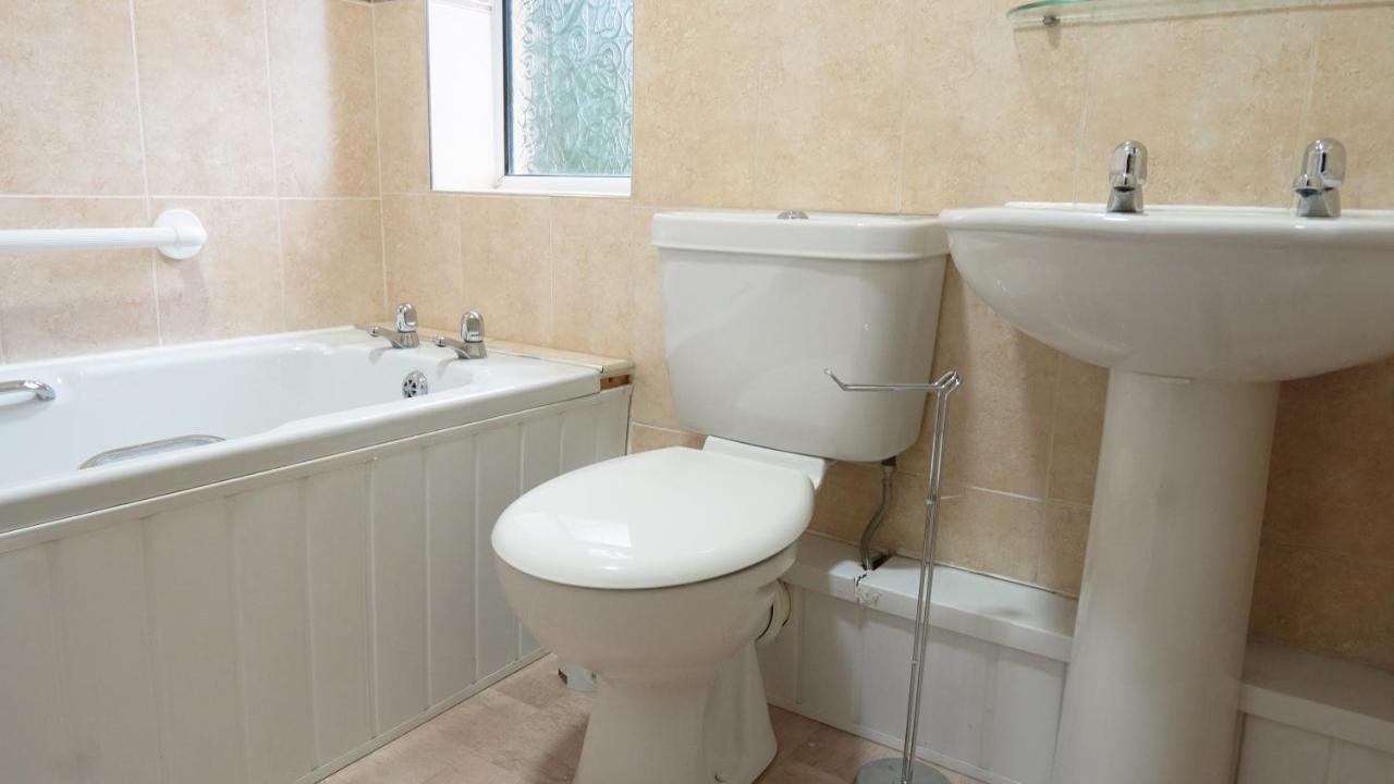 Portobello House - Four Bedroom House Perfect For Contractors - Sleeps 6 - Free Parking Вулвергемптон Экстерьер фото