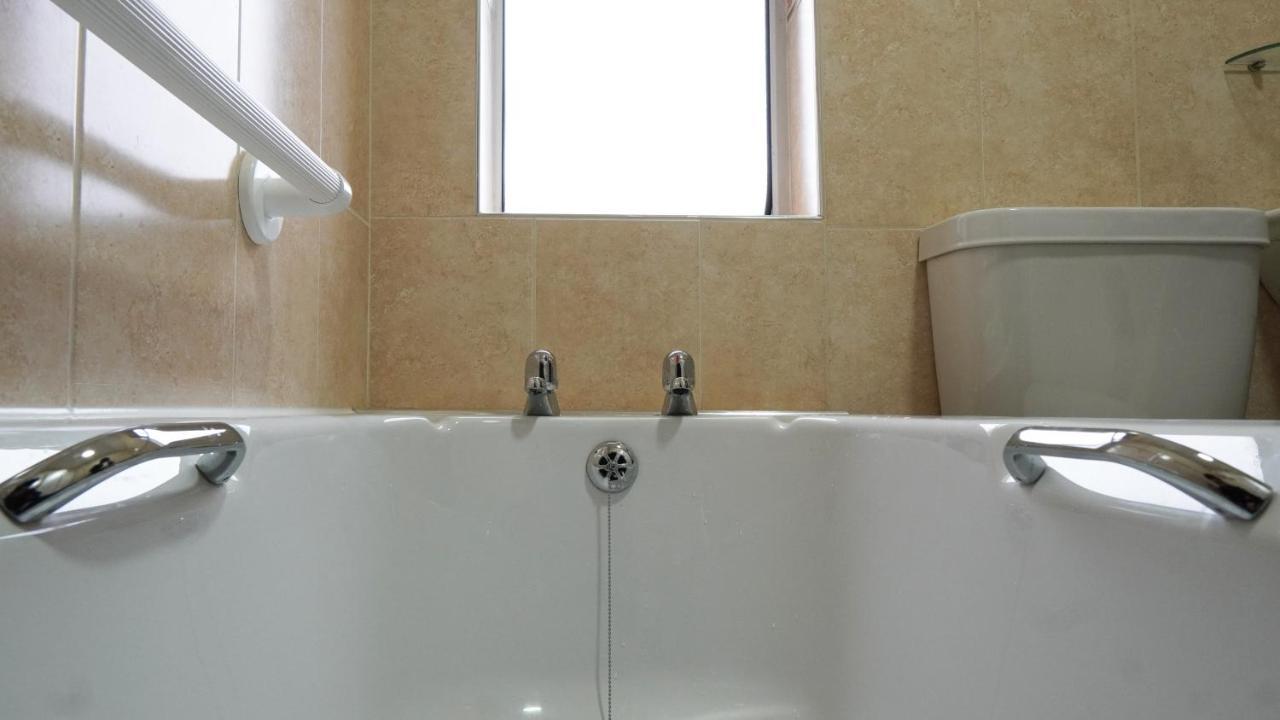 Portobello House - Four Bedroom House Perfect For Contractors - Sleeps 6 - Free Parking Вулвергемптон Экстерьер фото